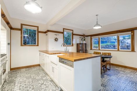 Photo of property in 102 Paremata Road, Paremata, Porirua, 5024