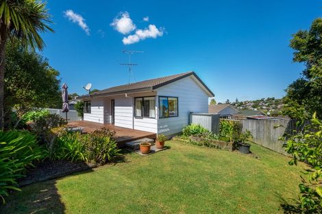 Photo of property in 1/10 Atlantis Place, Totara Vale, Auckland, 0629