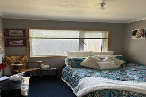 Photo of property in 207 Onepu Road, Lyall Bay, Wellington, 6022