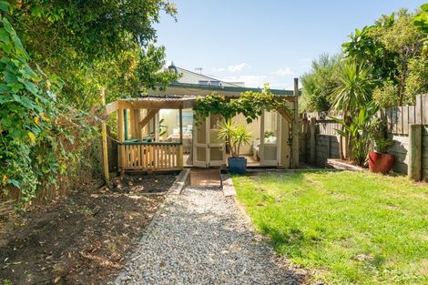 Photo of property in 192 Sutherland Road, Lyall Bay, Wellington, 6022