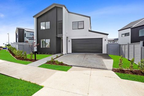 Photo of property in 17 Parkmore Drive, Rosehill, Papakura, 2113