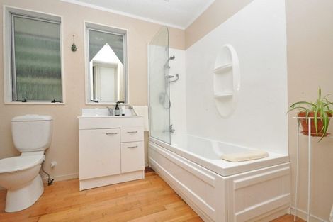 Photo of property in 2/7 Banksia Place, Goodwood Heights, Auckland, 2105