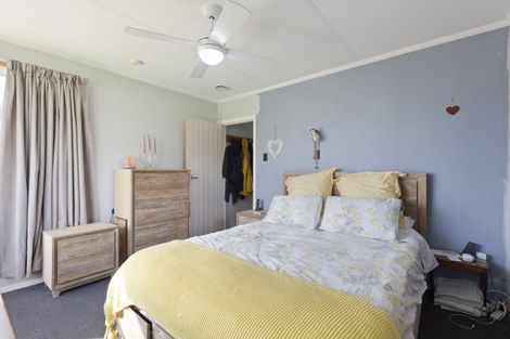 Photo of property in 8 Wairau Place, Kelvin Grove, Palmerston North, 4414