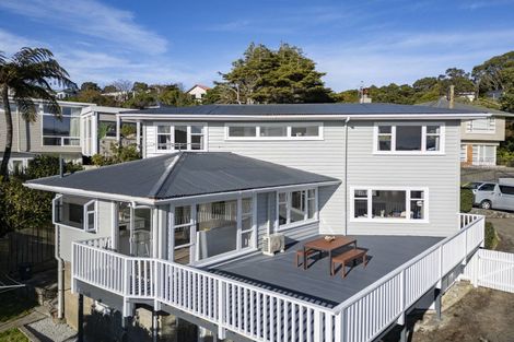Photo of property in 3 Grenfell Drive, Karori, Wellington, 6012