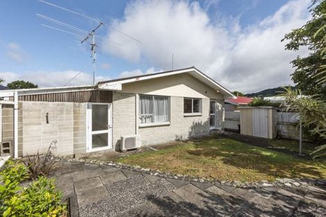 Photo of property in 2/48 Gibbons Street, Upper Hutt Central, Upper Hutt, 5018