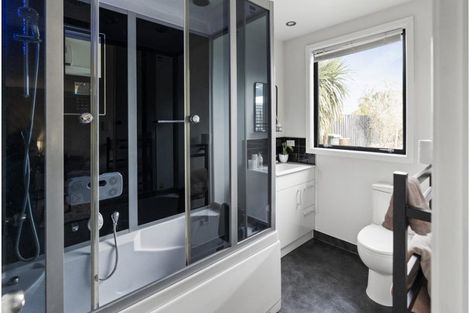 Photo of property in 12 Woodend Road, Woodend, 7610