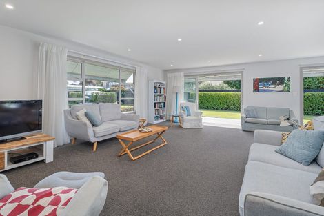 Photo of property in 15 Admiral Drive, Cooks Beach, Whitianga, 3591