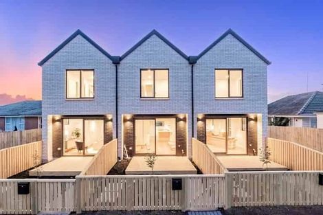 Photo of property in 2/60 Yeovil Road, Te Atatu Peninsula, Auckland, 0610