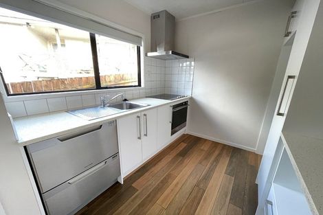 Photo of property in 2/1 Landsdale Place, Massey, Auckland, 0614