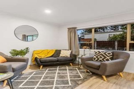 Photo of property in 2/31 Bowater Place, Manurewa, Auckland, 2102