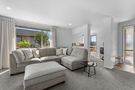 Photo of property in 82 Barbados Way, One Tree Point, 0118