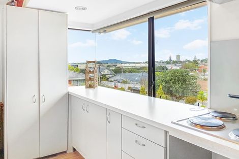 Photo of property in 3 Wolsley Avenue, Milford, Auckland, 0620