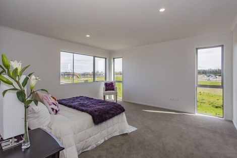 Photo of property in 18 Sholto Duncan Crescent, Halswell, Christchurch, 8025