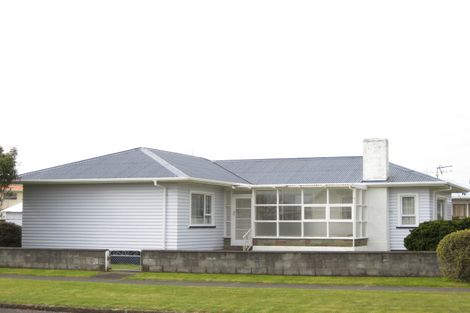 Photo of property in 10 Smith Road, Merrilands, New Plymouth, 4312