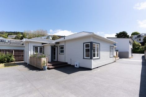 Photo of property in 7b Romney Square, Tawa, Wellington, 5028