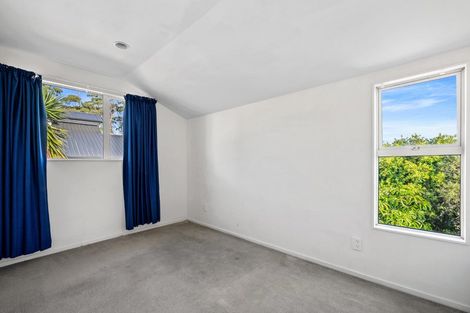 Photo of property in 2/13 Stoneleigh Court, Sunnynook, Auckland, 0632