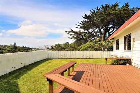 Photo of property in 42a Glanmire Road, Newlands, Wellington, 6037