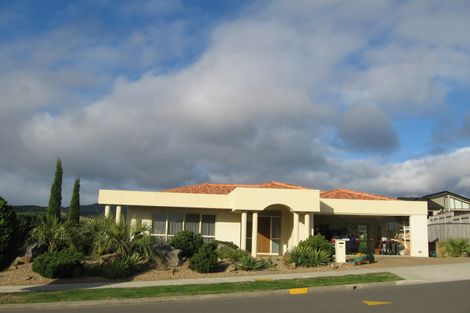 Photo of property in 37 Quadrant Heights, Paraparaumu, 5032