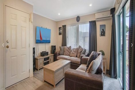 Photo of property in 1/28 Montilla Place, Manurewa, Auckland, 2102