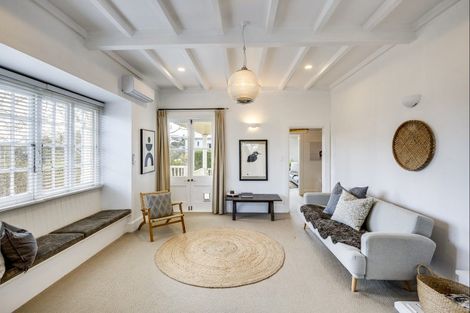 Photo of property in 18 Gladstone Road, Bluff Hill, Napier, 4110