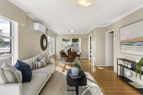 Photo of property in 3/166 East Coast Road, Forrest Hill, Auckland, 0620