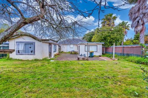 Photo of property in 5 Toru Street, Te Atatu Peninsula, Auckland, 0610