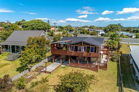 Photo of property in 1394 Whangaparaoa Road, Army Bay, Whangaparaoa, 0930