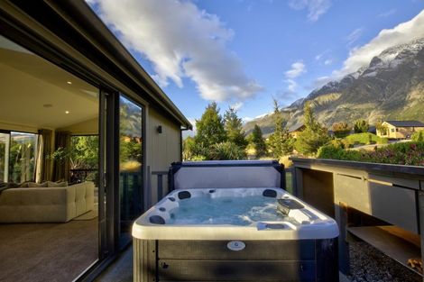 Photo of property in 14 Jacks Point Rise, Jacks Point, Queenstown, 9371