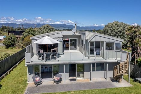 Photo of property in 49 Kapiti Lane, Otaki Beach, Otaki, 5512