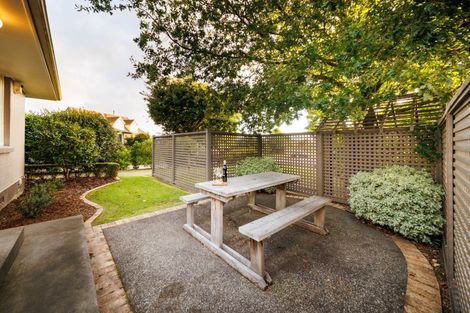 Photo of property in 30 Saint Albans Avenue, Hokowhitu, Palmerston North, 4410