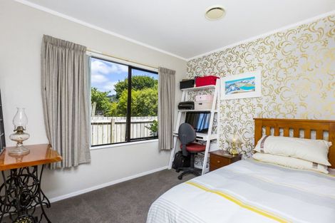 Photo of property in 42 Delaware Grove, Totara Park, Upper Hutt, 5018