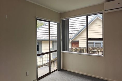 Photo of property in 22 Peterhouse Place, West Harbour, Auckland, 0618