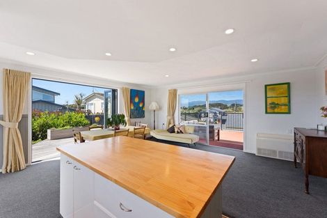Photo of property in 17 Moana Street, Otaki Beach, Otaki, 5512