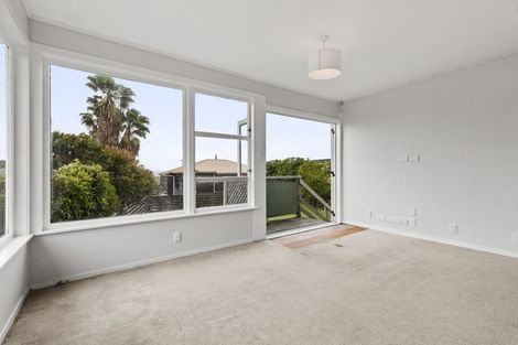 Photo of property in 1400 Whangaparaoa Road, Army Bay, Whangaparaoa, 0930