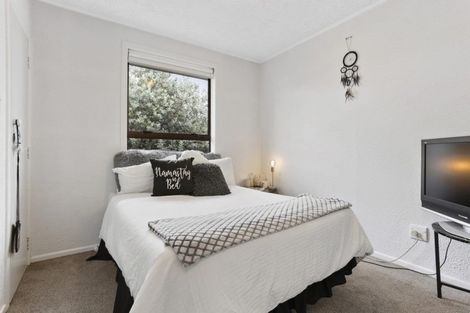 Photo of property in 15a Lillian Place, Orewa, 0931