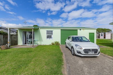 Photo of property in 12 Te Kiri Street, Himatangi Beach, Foxton, 4891