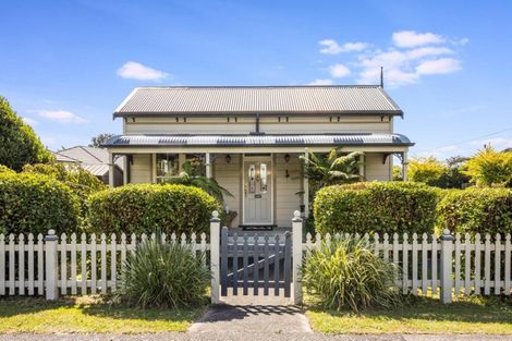 Photo of property in 2 Martin Street, Waikanae, 5036
