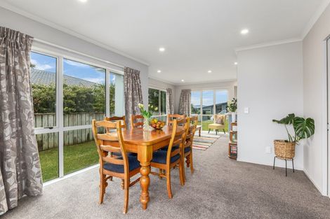 Photo of property in 31 Aspiring Terrace, Aotea, Porirua, 5024