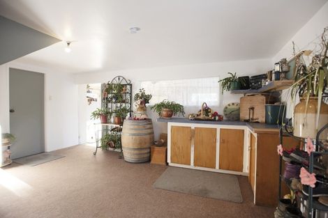 Photo of property in 64 Great North Road, Winton, 9720