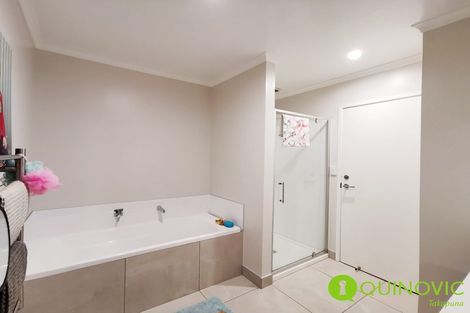Photo of property in 52 Te Oneroa Way, Long Bay, Auckland, 0630
