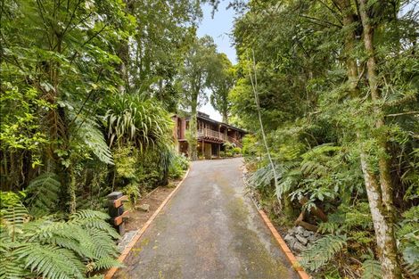 Photo of property in 13 Quinns Road, Waiatarua, Auckland, 0612