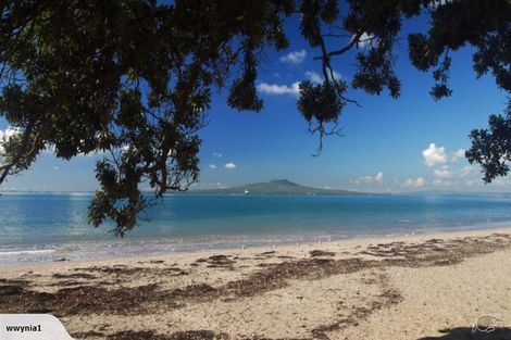 Photo of property in 24a Korotaha Terrace, Rothesay Bay, Auckland, 0630