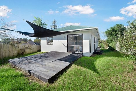 Photo of property in 10 Claverdon Drive, Massey, Auckland, 0614