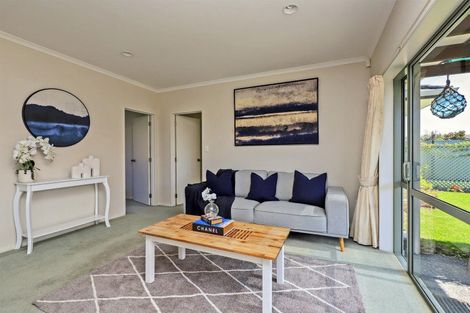 Photo of property in 2 Addington Place, Taradale, Napier, 4112