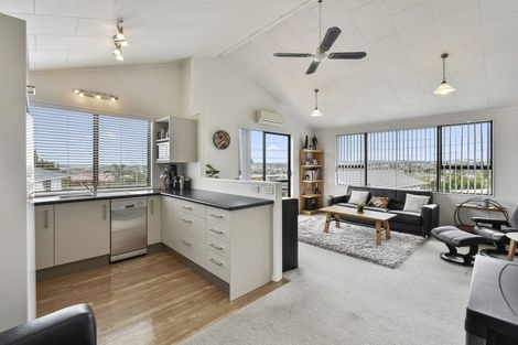 Photo of property in 1/21 Mataura Place, Clover Park, Auckland, 2019