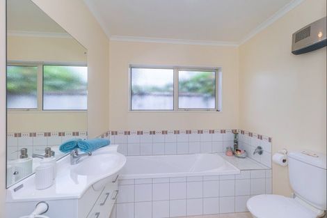 Photo of property in 66 Weraroa Road, Levin, 5510