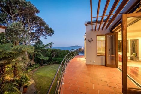 Photo of property in 5 Eastcliffe Road, Castor Bay, Auckland, 0620