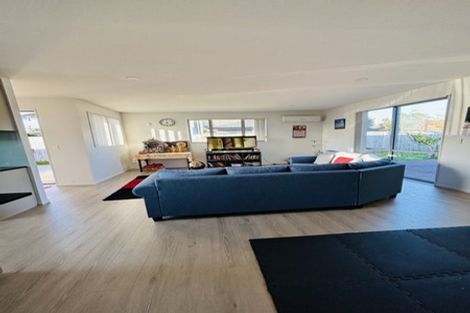 Photo of property in 61a Archibald Road, Kelston, Auckland, 0602