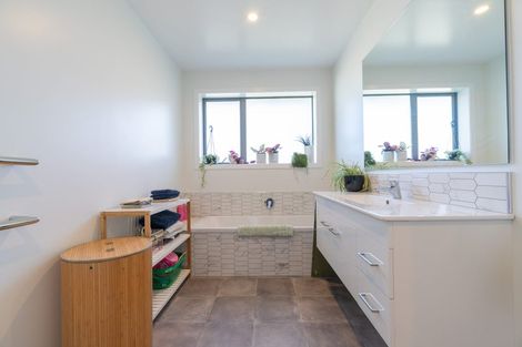 Photo of property in 11 Breaksea Street, Te Anau, 9600