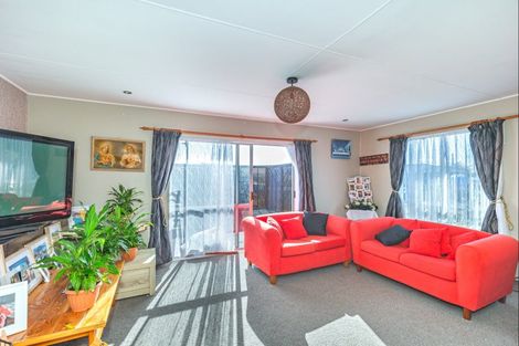 Photo of property in 83 Strathmore Avenue, Levin, 5510